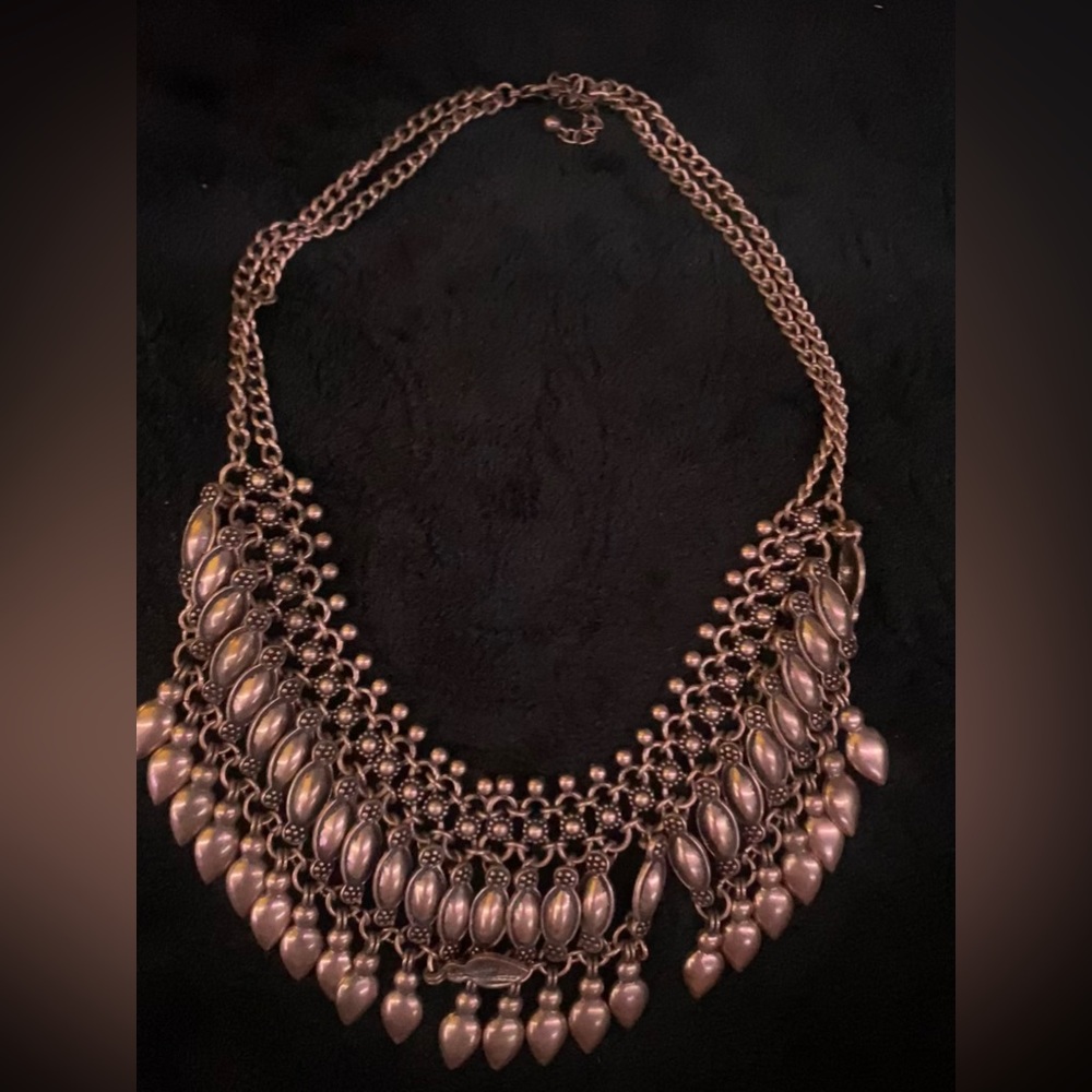 Y2k, 70’s style statement necklace